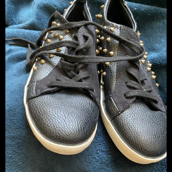 Faux leather stud sneaker - Picture 3 of 7